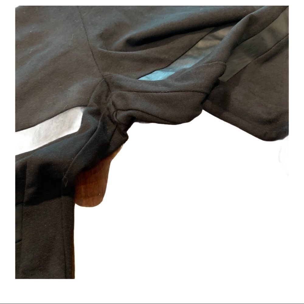 Sold - Picture 3 of 6